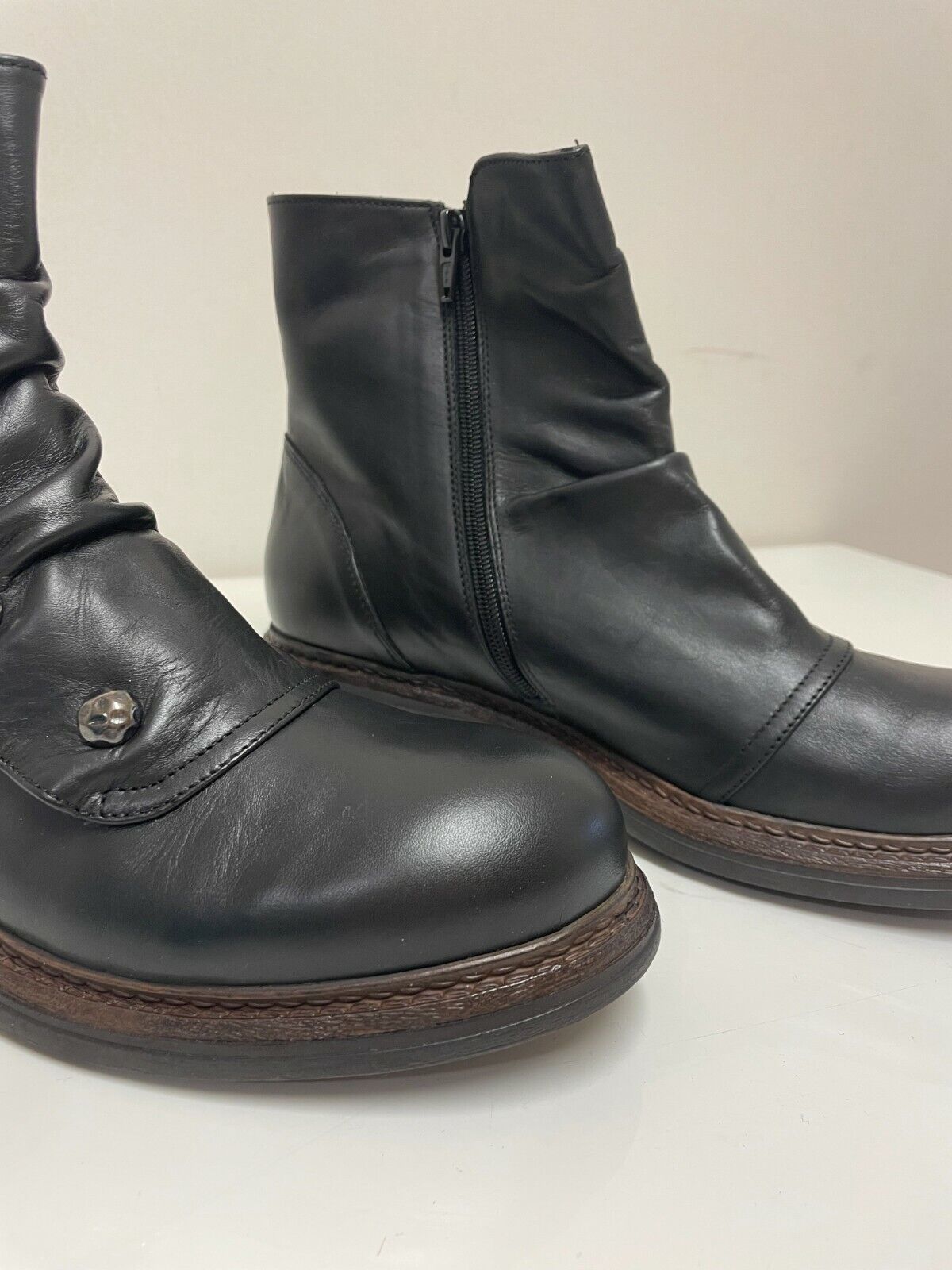 Saldi del 50% Xenon, stivaletto nero con bottoni, in vera pelle numero 35 e 41 - TULYSTORE.COM