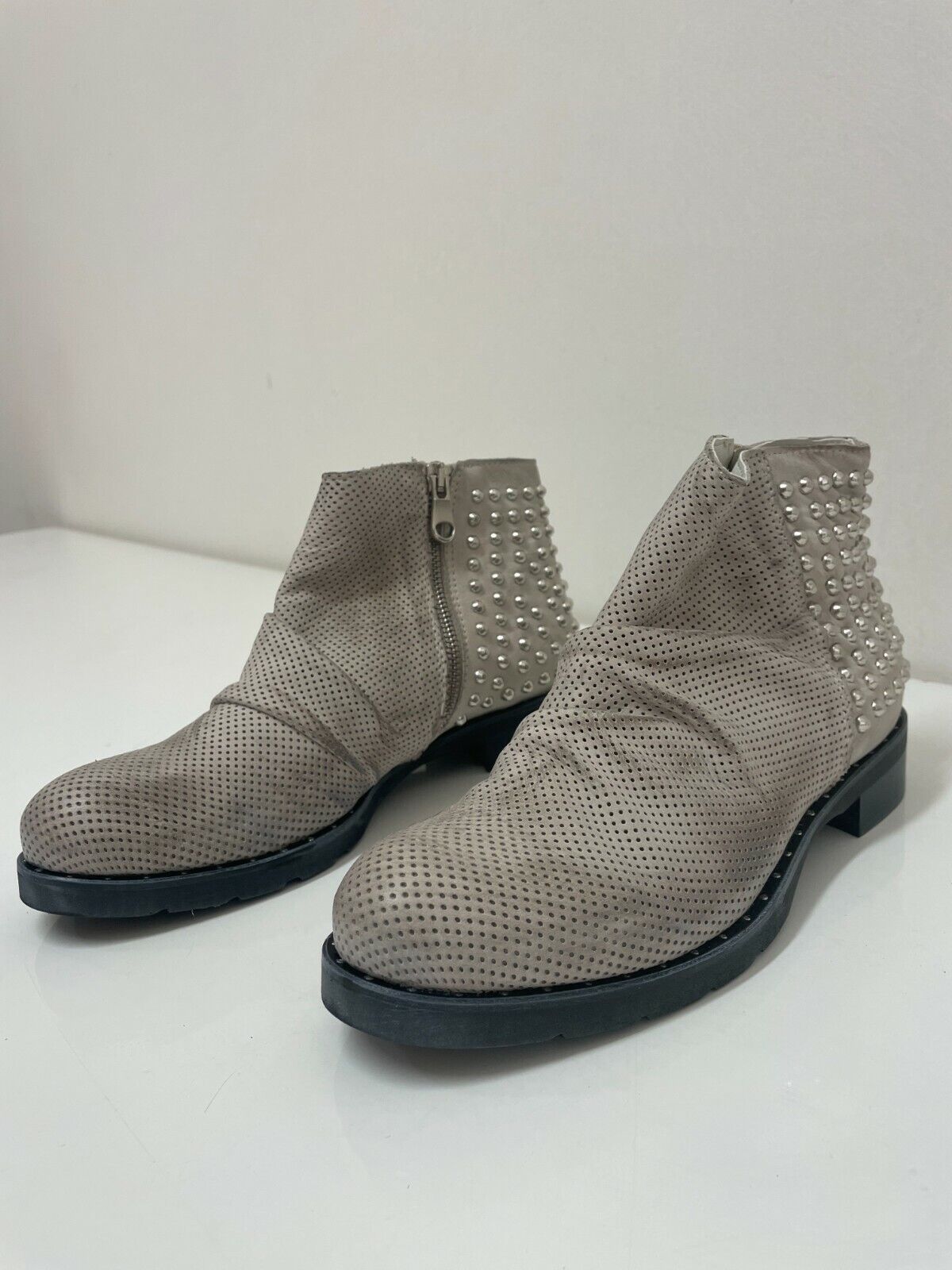 Stivaletto Invecchiato basso Con Borchie , beige - TULYSTORE.COM