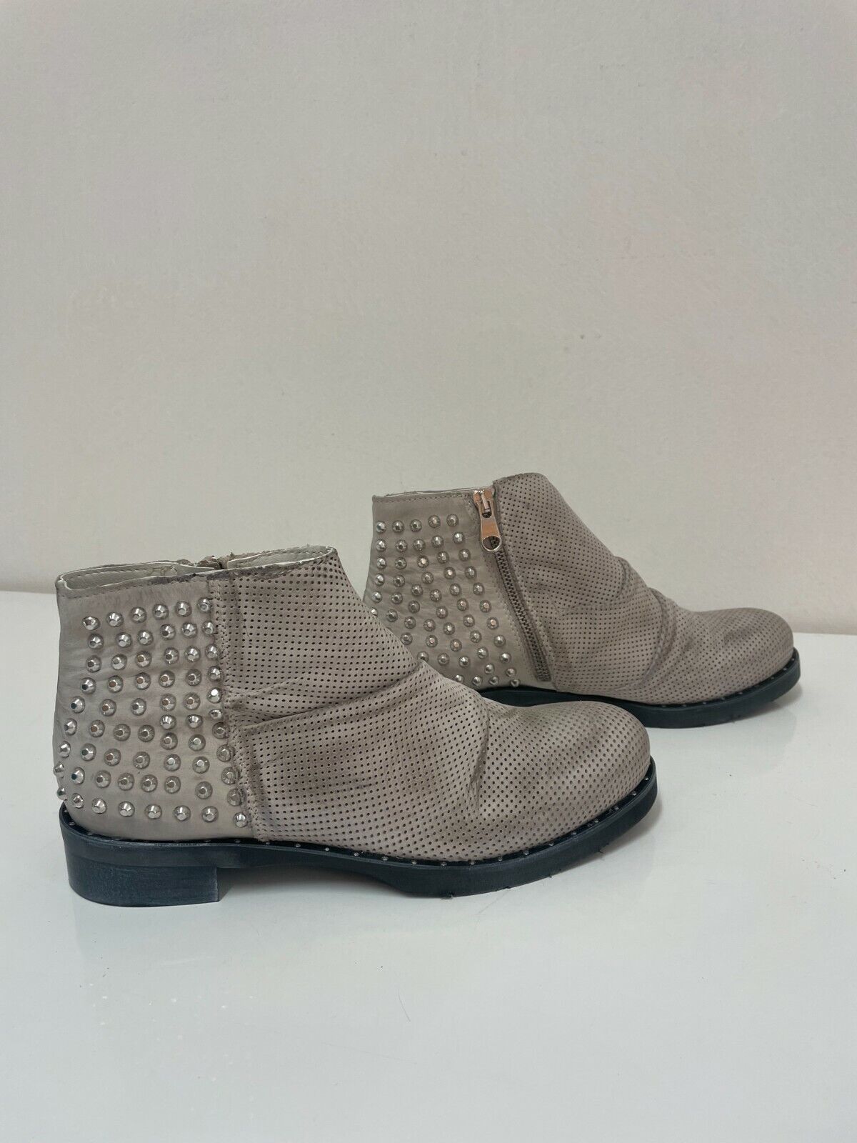 Stivaletto Invecchiato basso Con Borchie , beige - TULYSTORE.COM