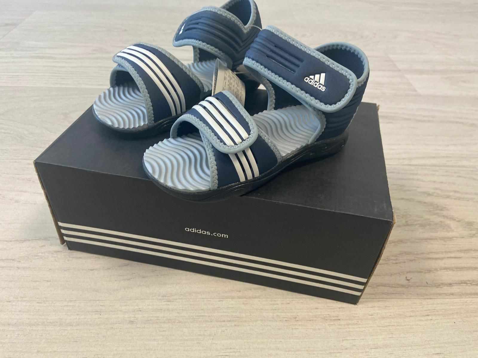 Sandali ADIDAS AKWAH BAMBINO/RAGAZZO - TULYSTORE.COM