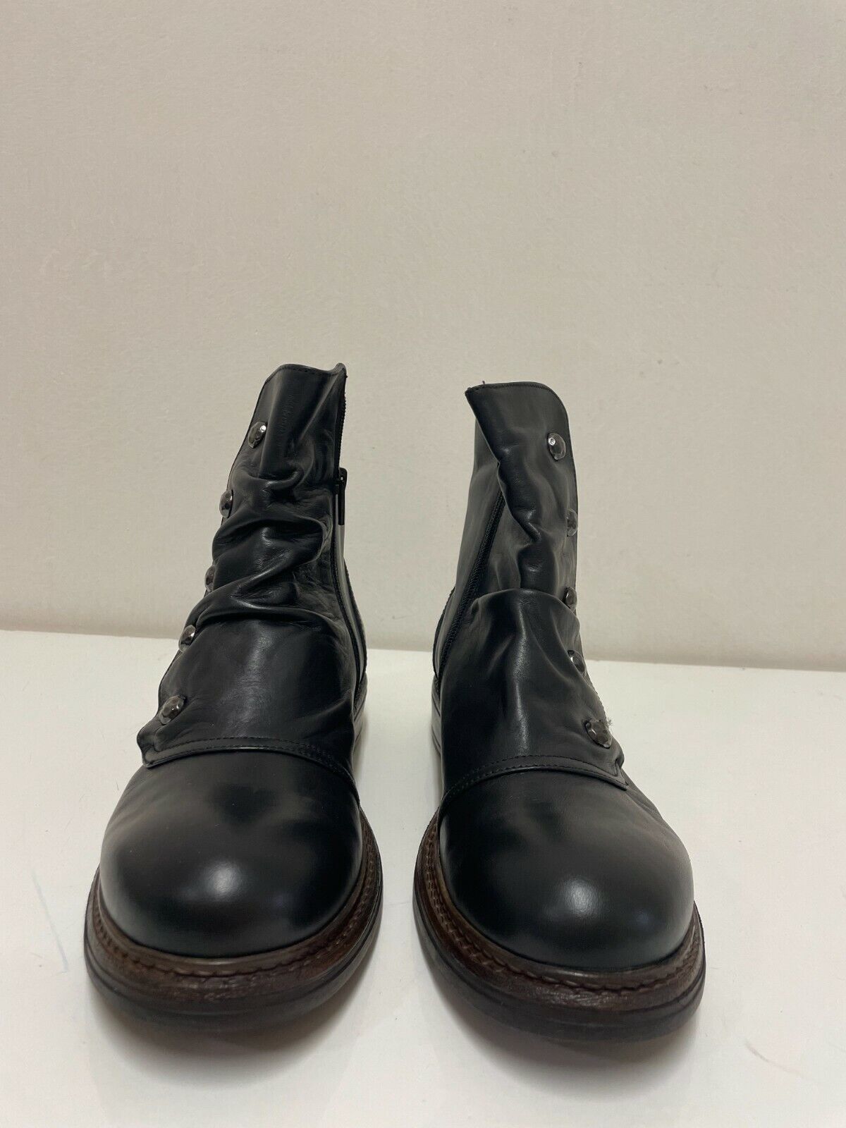 Saldi del 50% Xenon, stivaletto nero con bottoni, in vera pelle numero 35 e 41 - TULYSTORE.COM