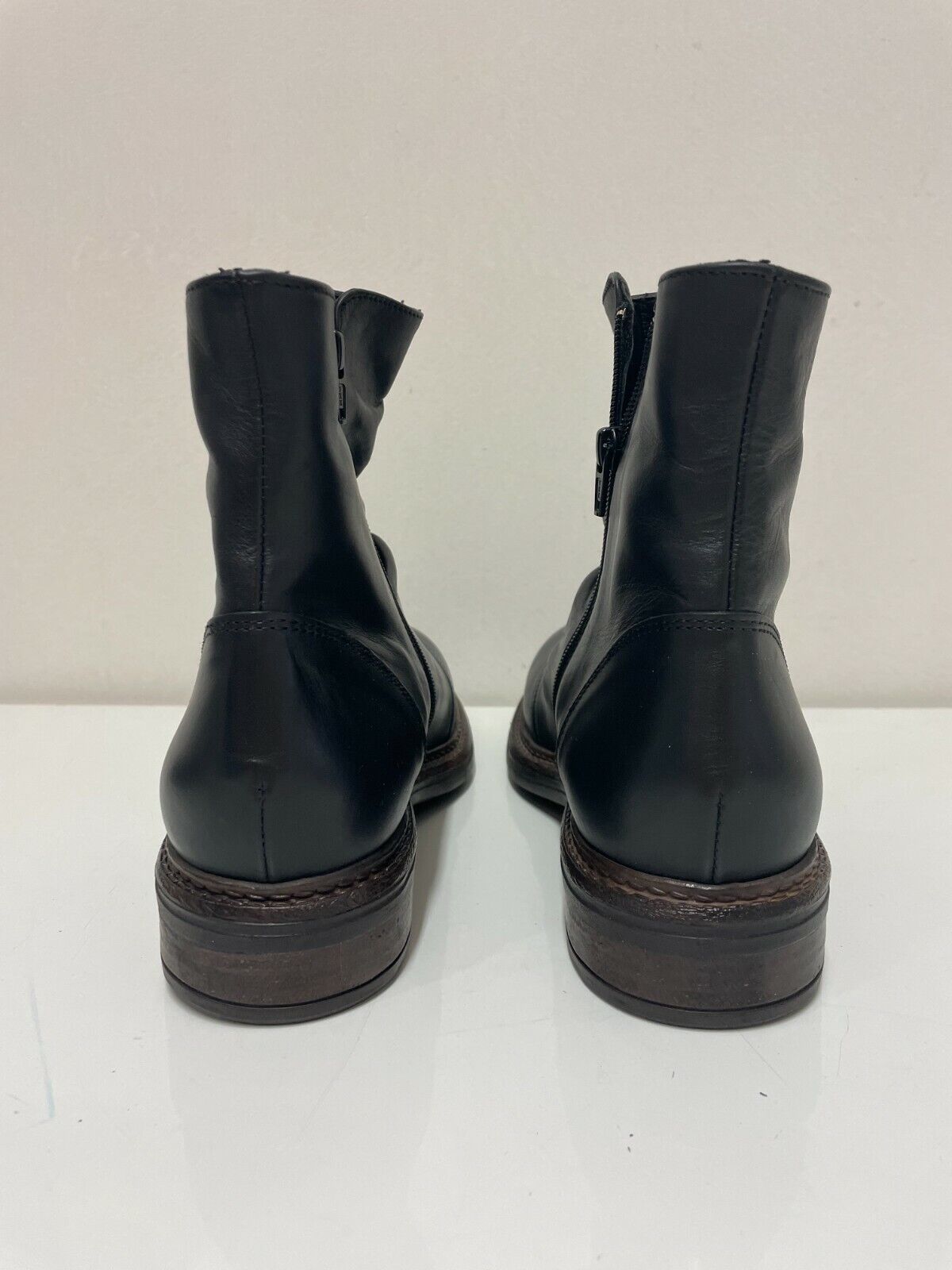 Saldi del 50% Xenon, stivaletto nero con bottoni, in vera pelle numero 35 e 41 - TULYSTORE.COM