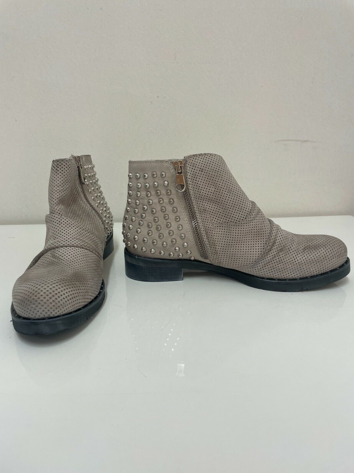 Stivaletto Invecchiato basso Con Borchie , beige - TULYSTORE.COM