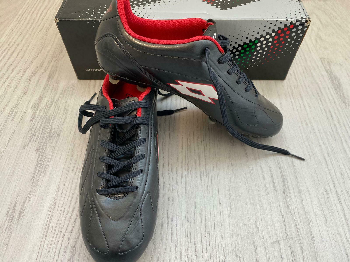 Scarpe da calcio marca LOTTO - TULYSTORE.COM